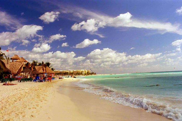 Playa del Carmen beach weather in October and November, white sand and turquoise Caribbean sea
